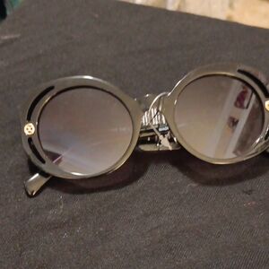 Chic Black Round Sunglasses